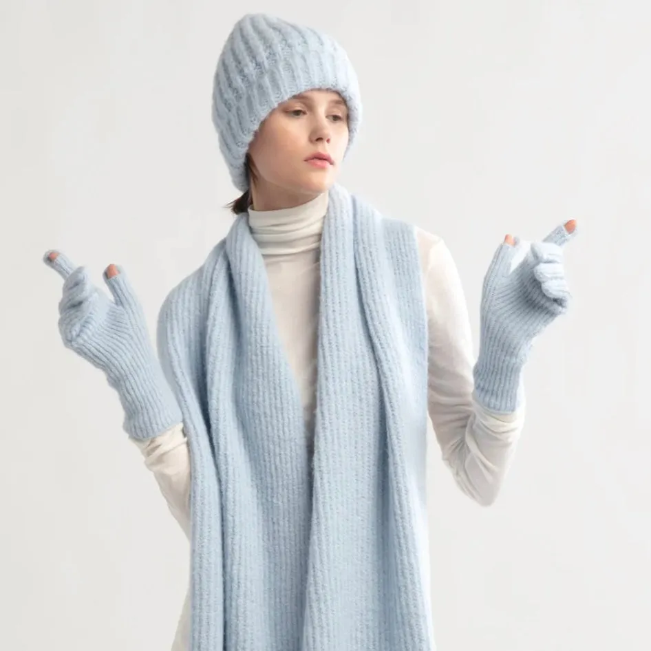 Chunky Fingerhole Gloves in Baby Blue